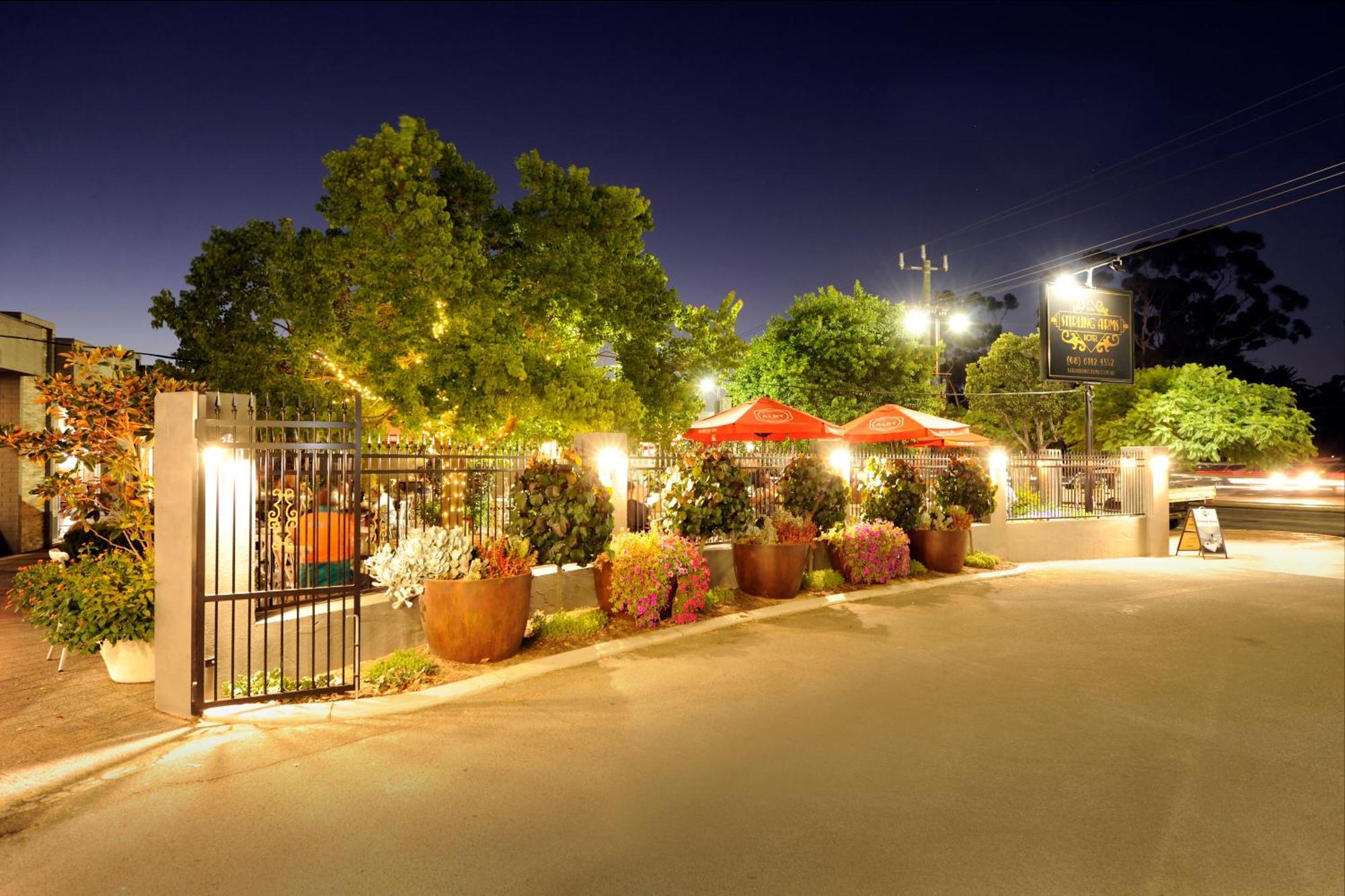 The Stirling Arms Hotel Perth Dış mekan fotoğraf